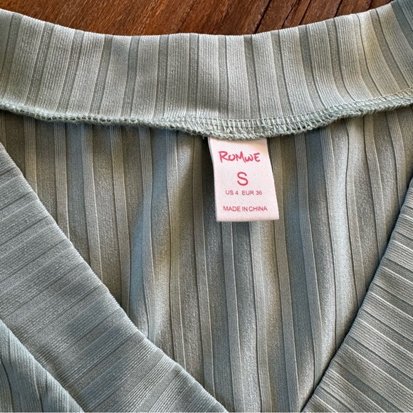 ROMWE Gray Ribbed Crop Top Relaxed Fit - Picture 7 of 7